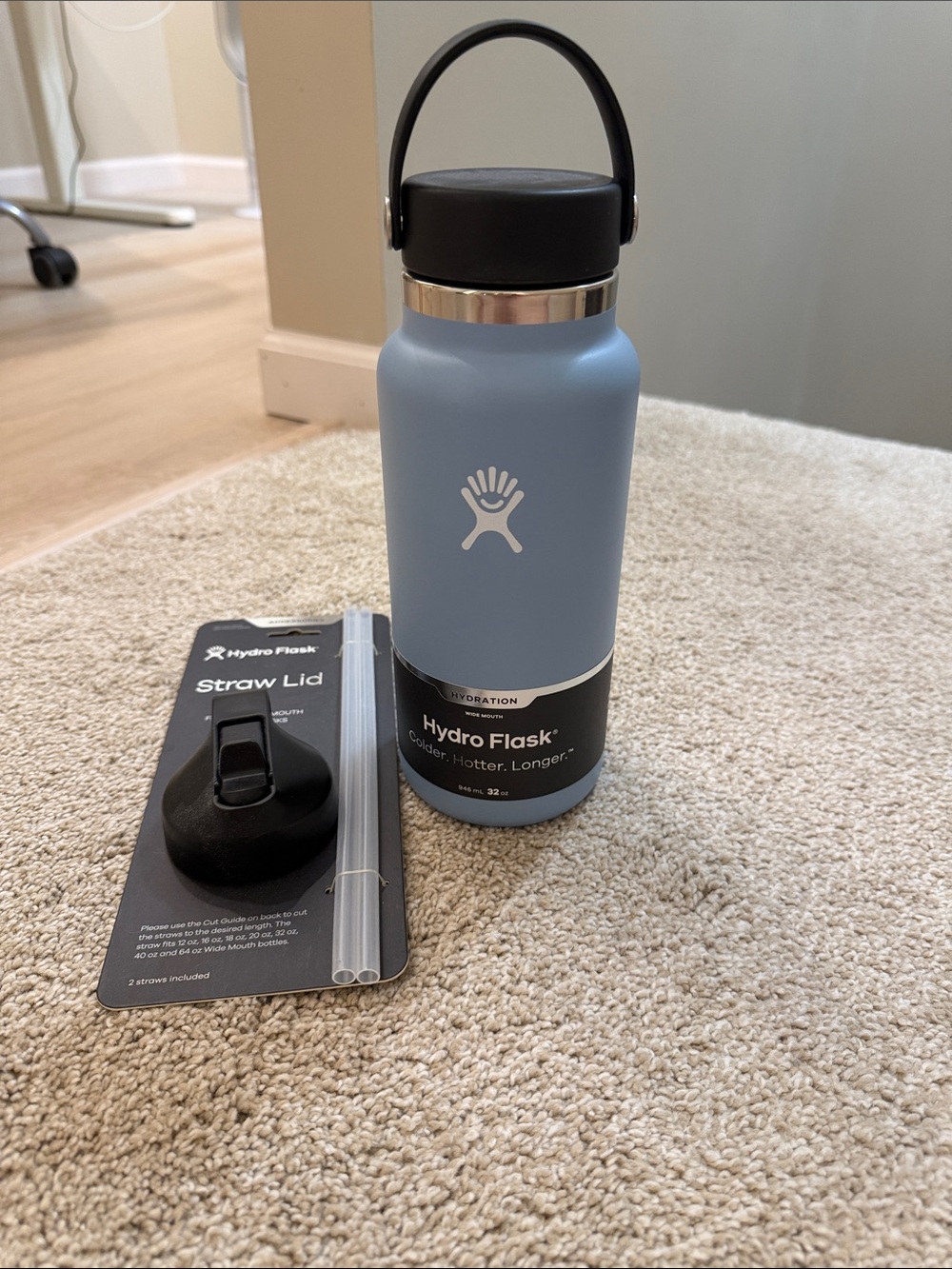 32 ounce Hydro Flask Wide Mouth Water Bottle in Rain w/Straw Lid and Straws. - Picture 2 of 6